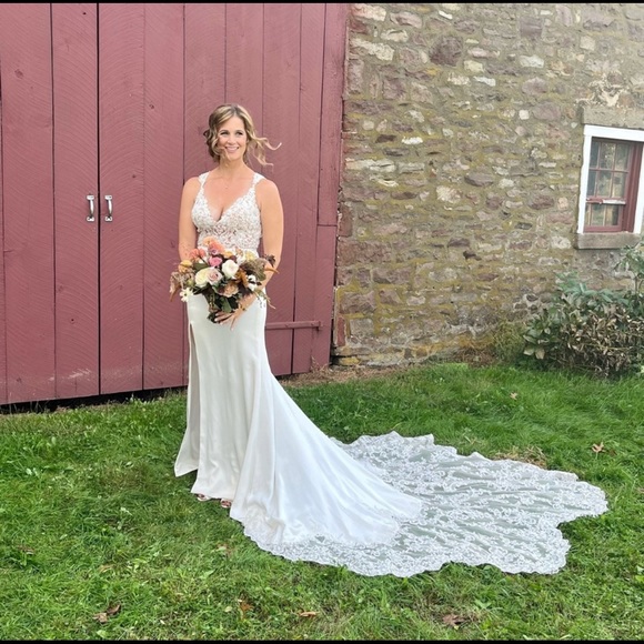 Kitty Chen ‘Liza’ Wedding Gown ✨ - Picture 4 of 7